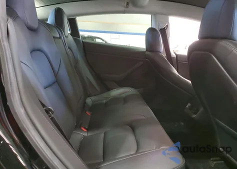 2020 Tesla Model 3 z USA, uszkodzony, nr VIN 5YJ3E1EBXLF662883